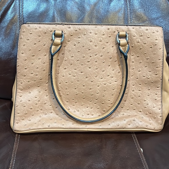 It’s a beige handbag never used it has no tags on it - Picture 2 of 4